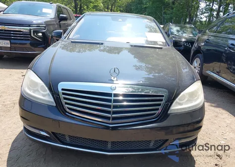 2012 Mercedes-Benz S 550 4Matic z USA, uszkodzony, nr VIN WDDNG9EB5CA429252